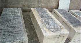 Rhodesmuseum-TombsOfRabbis3